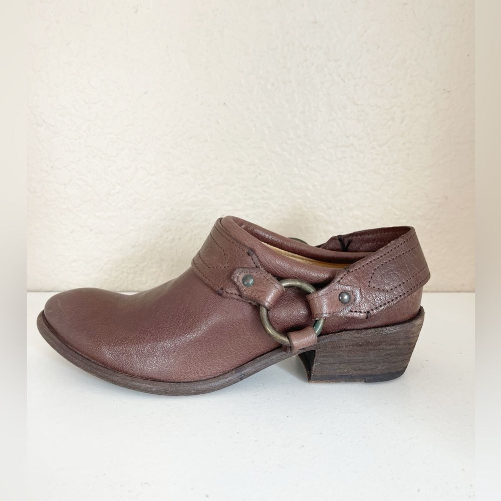 Frye Carson belted harness mule in Chocolate Brown  rounded toe 8.5 - Picture 4 of 14